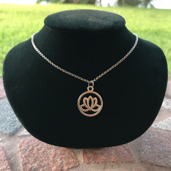π΄Sale ! Boho lotus flower silver necklace - Picture 7 of 9